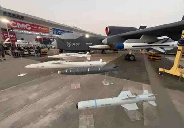 乐牛配资 “蜂群母舰”将颠覆战场规则吗 空中无人机航母现身